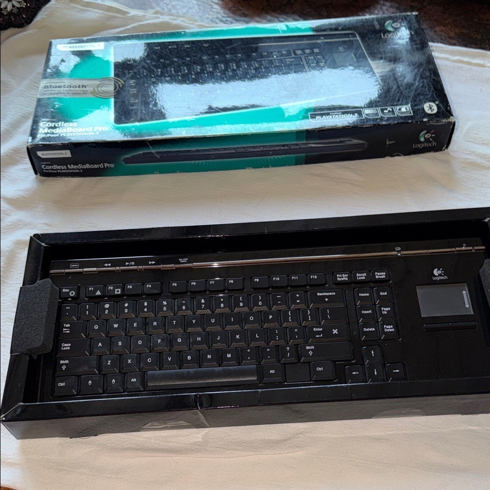 Logitech Cordless MediaBoard Pro for PlayStation 3