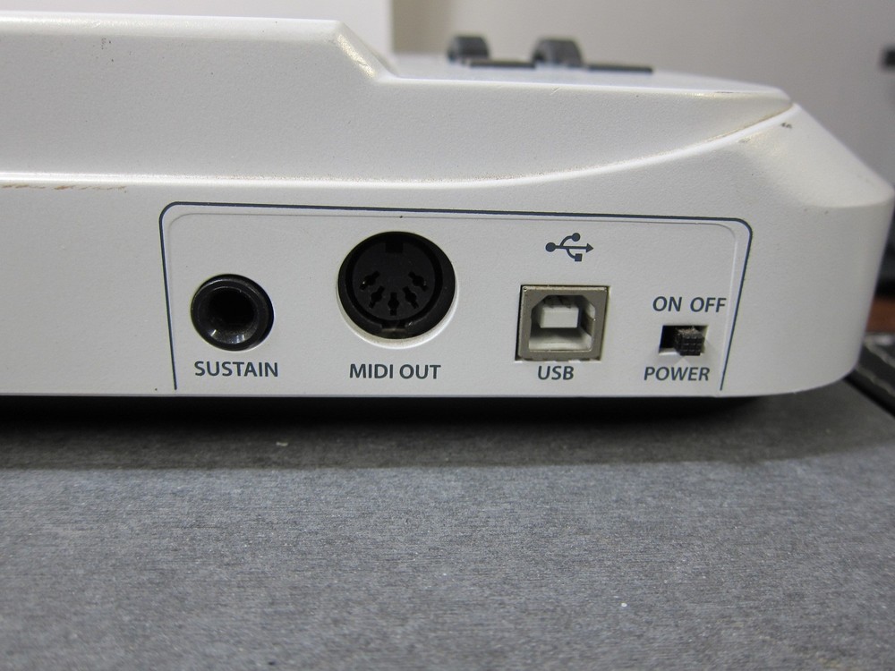 Samson Carbon 49 USB Midi Controller Keyboard - TESTED