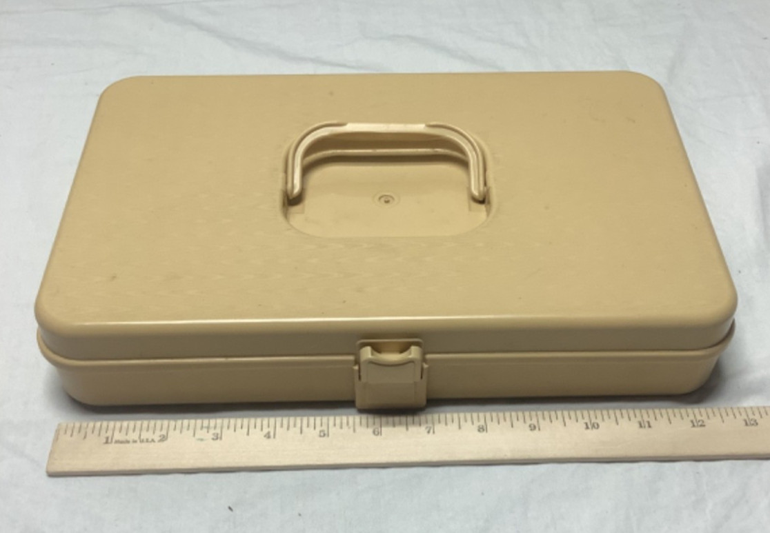 Vintage Wil-Hold Plastic Sewing Box Thread Case w/Handle and Thread Wilson