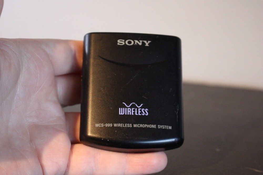 Sony Wireless Microphone transmitter WCS-999T  WCS-999 - Powers on - Untested