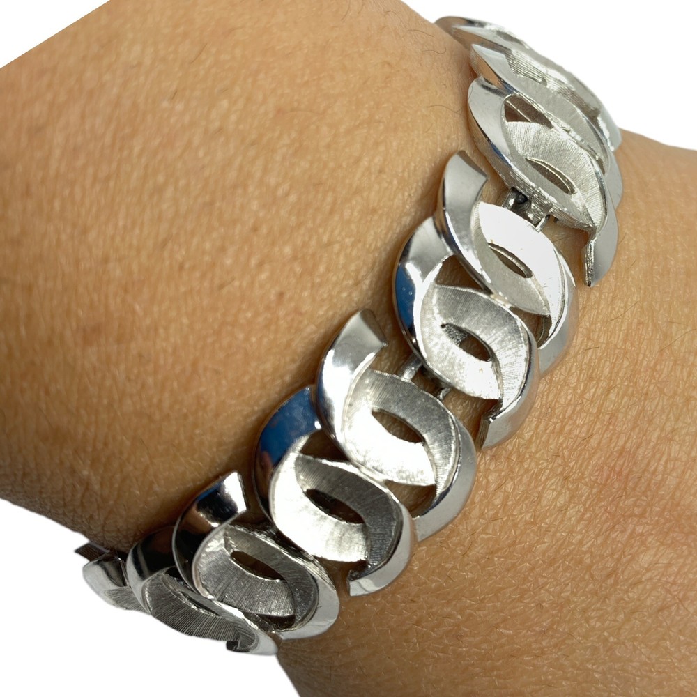 trifari silver tone bracelet 7"