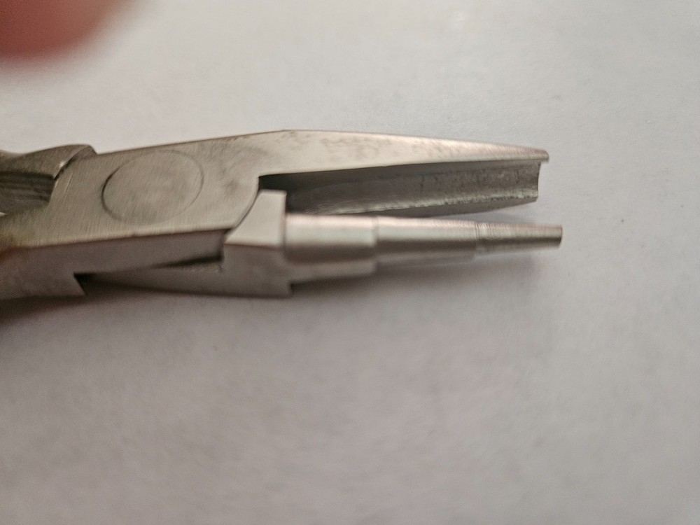 Pliers, wire-wrapping, stepped and concave