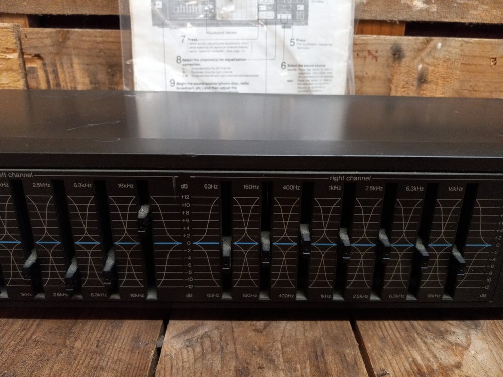 TECHNICS SH-Z500 Stereo Graphic Equalizer Powers on!