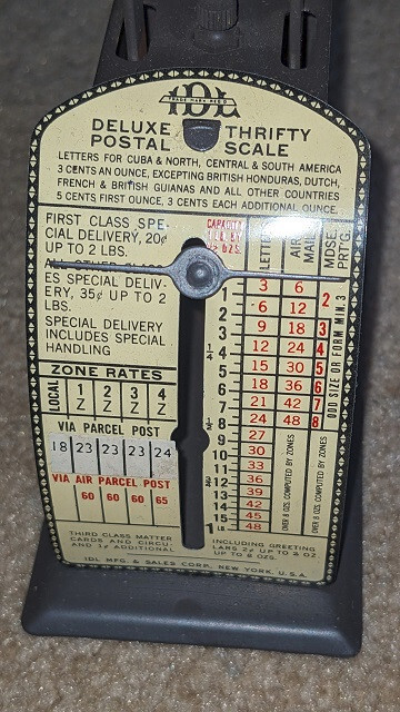 VINTAGE DELUXE THRIFTY POSTAL SCALE