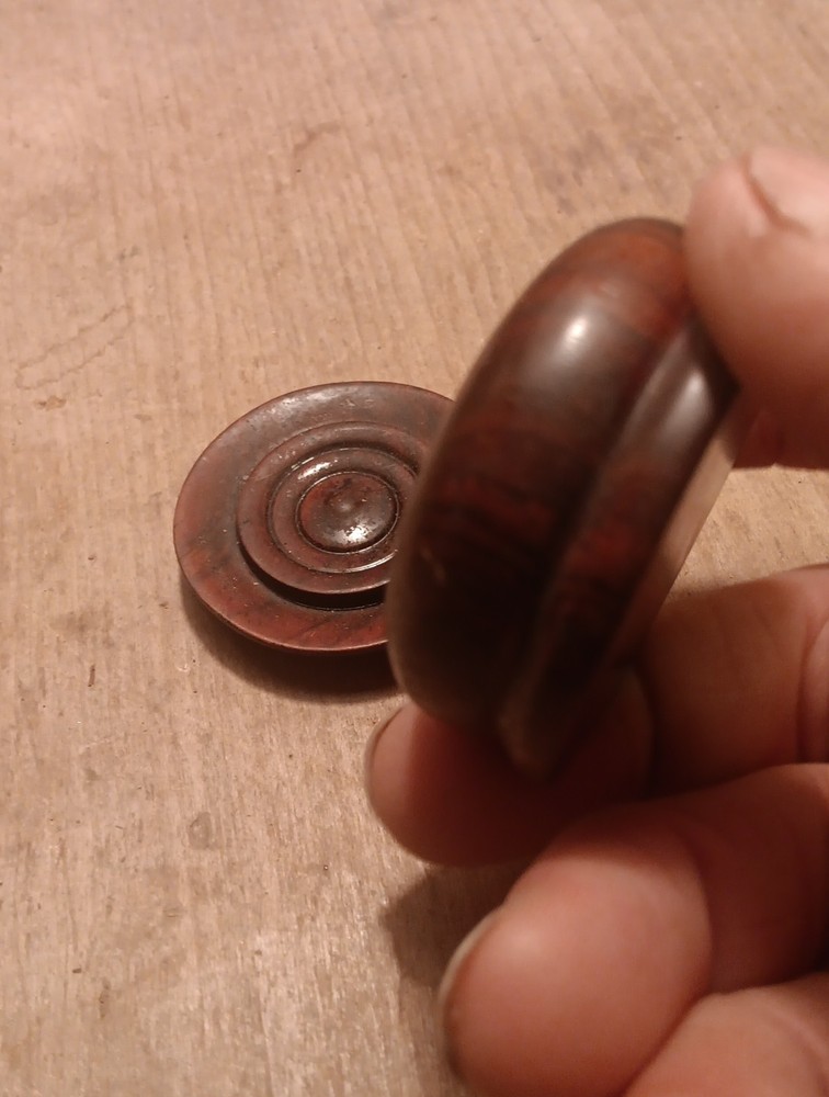 antique treenware Cover Snuff ??