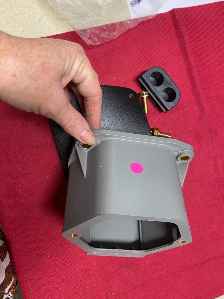 PHILLIPS INDUSTRIES 16-775 STA-DRY Nosebox