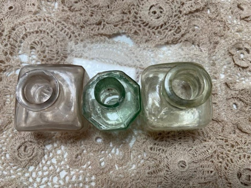 3 antique ink bottlers Caws Ink, Thad Davids & 8 sided sheared lip
