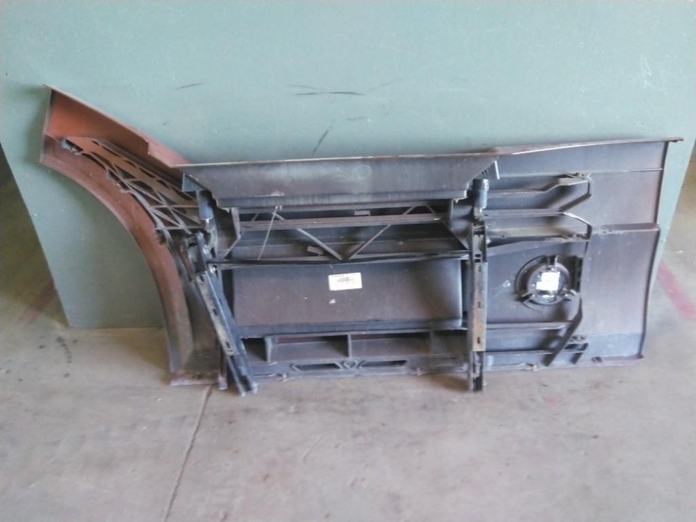 For 2017 VOLVO VNL SIDE FAIRING Right , IL