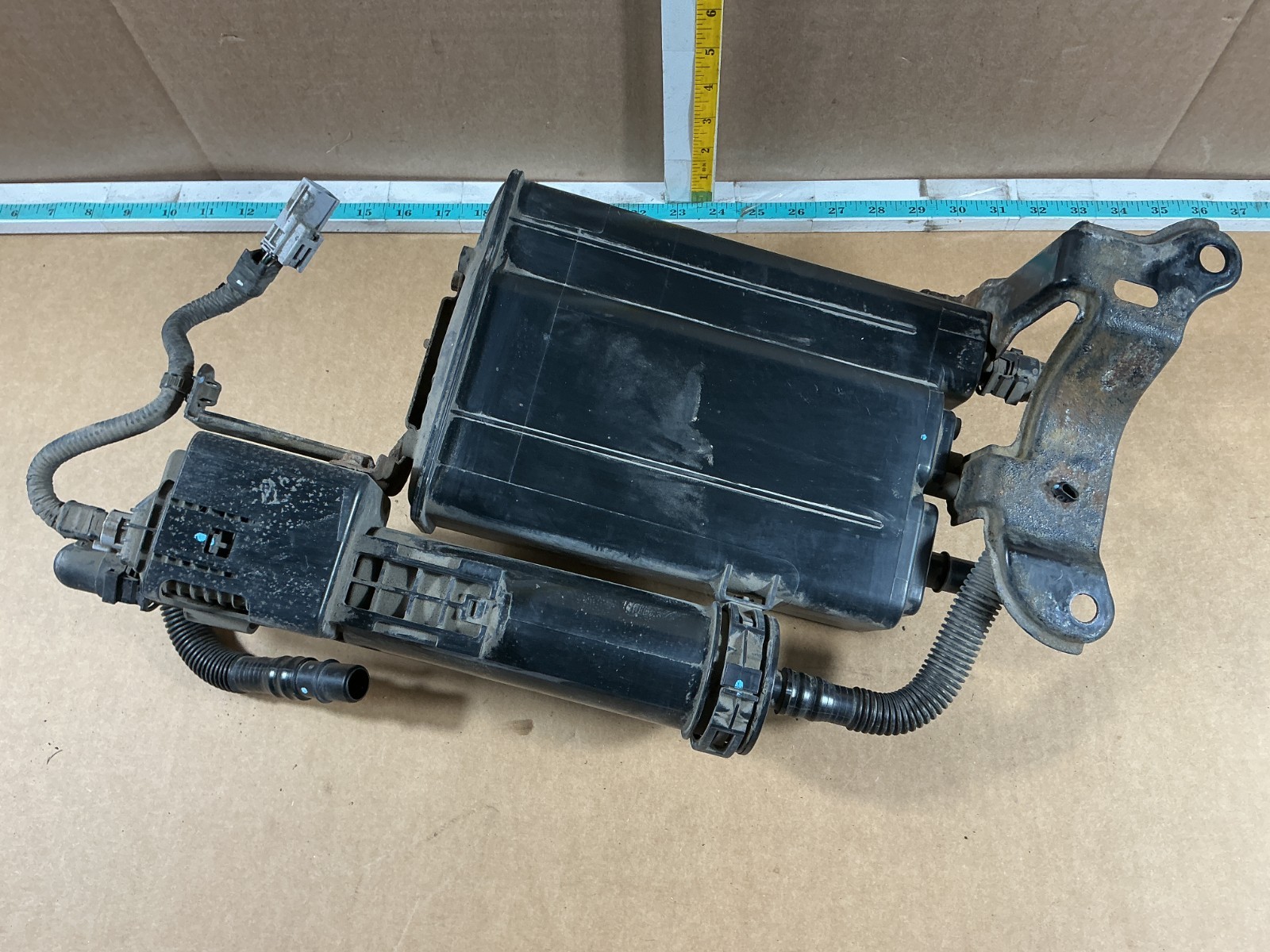 2010-2015 Toyota Prius Fuel Vapor Evaporator Charcoal Canister 77740-47060 OEM