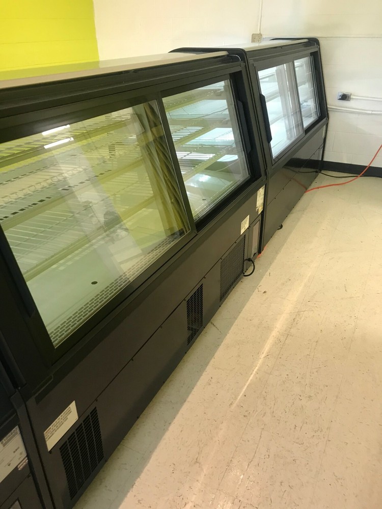 True Dry Display Case, Restaurant Bakery.