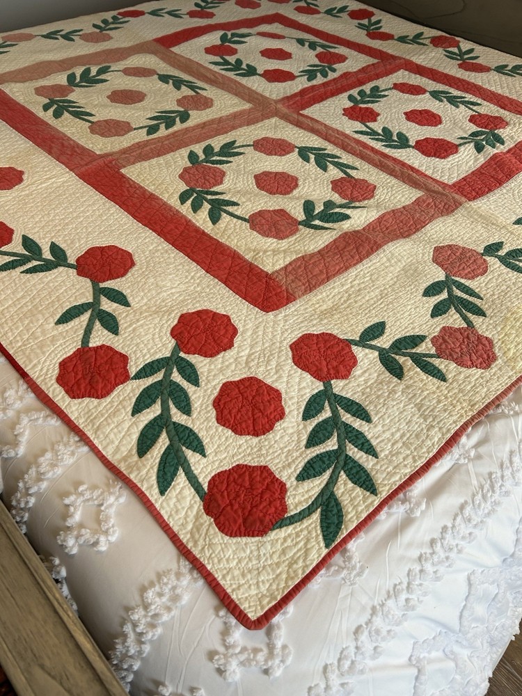 Handmade appliqué quilt with red rose pattern