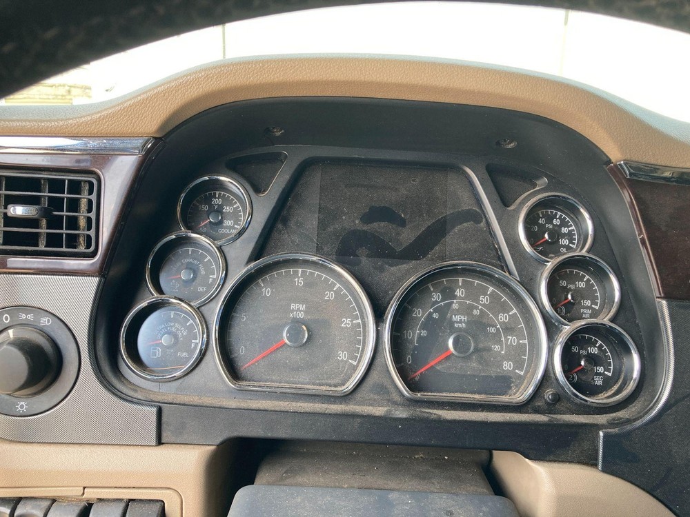 2013-2018 Peterbilt 579 Speedometer Instrument Cluster - Used