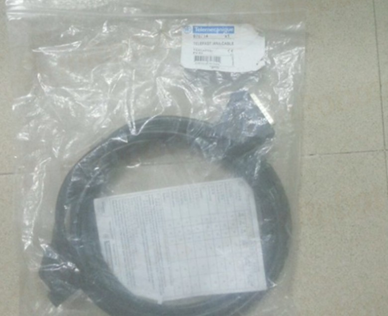 Connecting cable TSXCAP030 US Free TAX