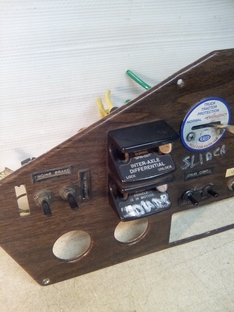 1995 Freightliner FLD Switch Panel