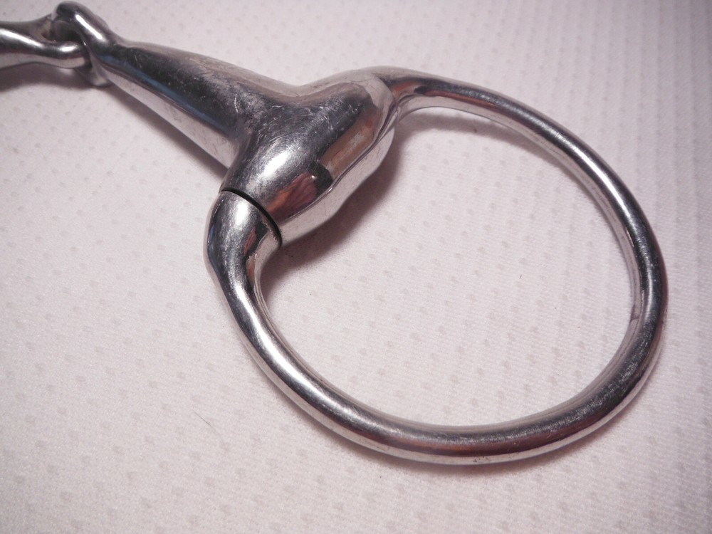 VINTAGE EGGBUTT SNAFFLE BIT ~ VERY LIGHT WEIGHT.