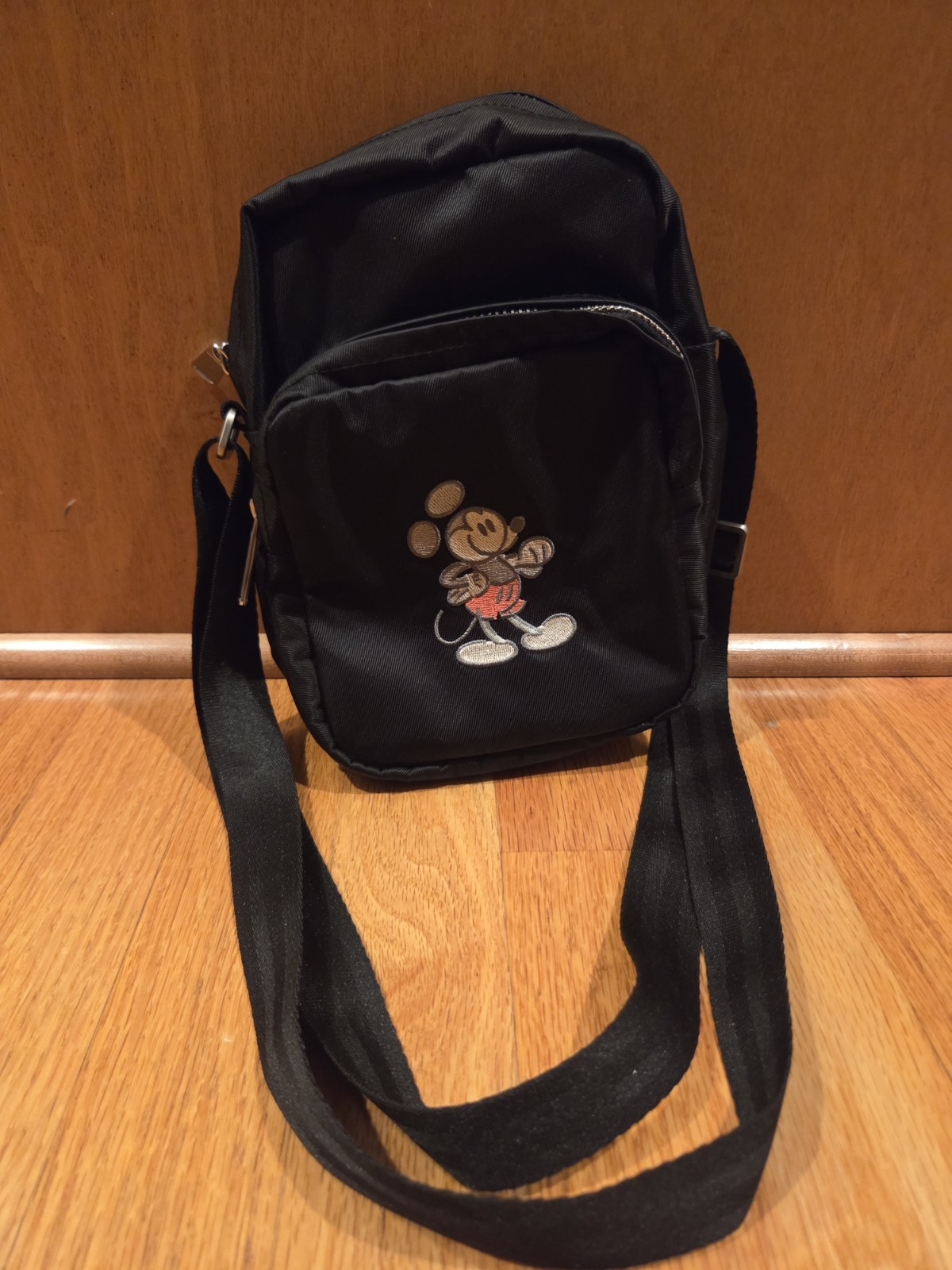 Mickey & Friends Genuine Mouseware Crossbody Bag BLACK NEW