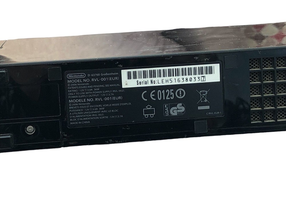 Black Nintendo Wii Console Bundle with Memory Card, Game Disc & 2 Controller