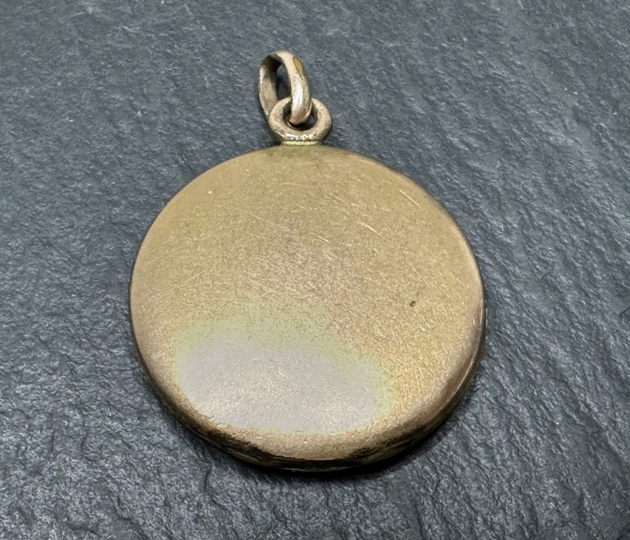 ANTIQUE GOLD FILLED PHOTO LOCKET WITH GREAT PHOTOS N122