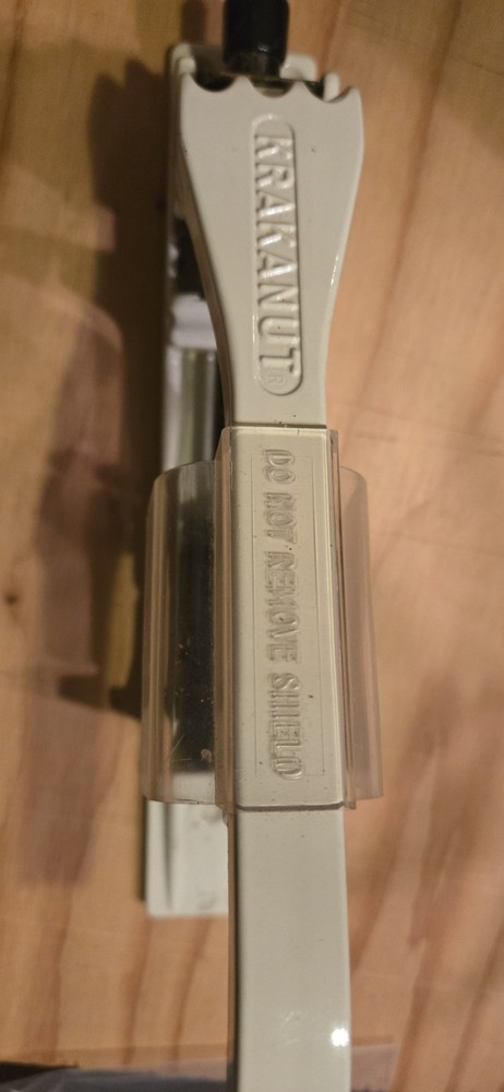 Krakanut macadamia nut cracker