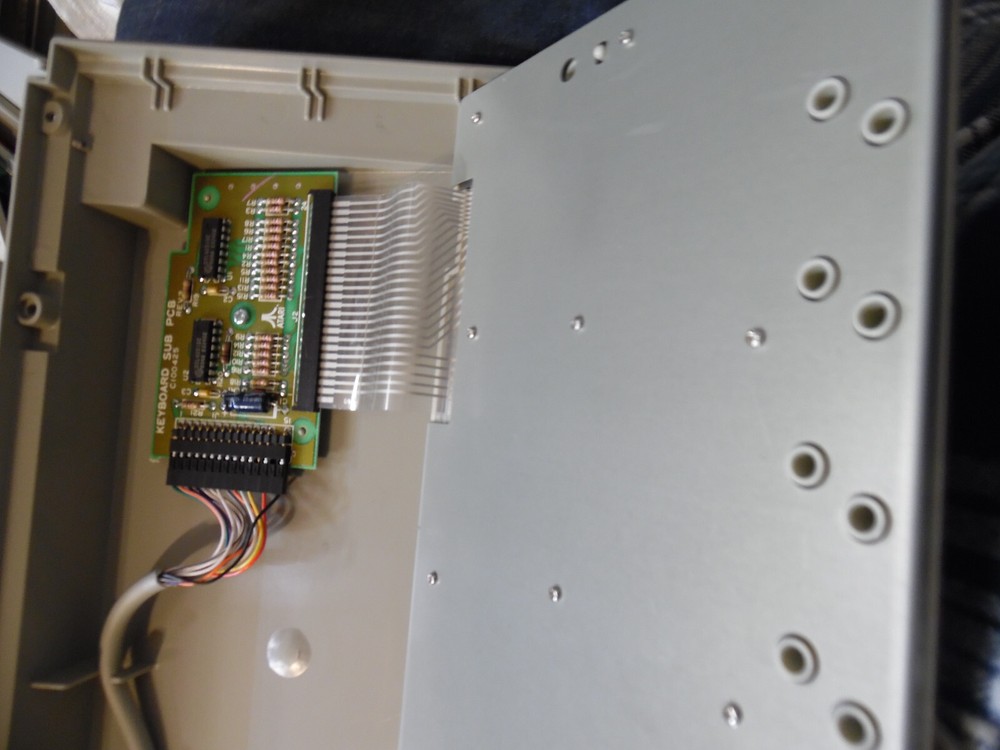 ATARI XEGM KEYBOARD with Case and cable Computer New