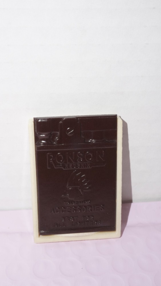 Vintage Ronson Accessories Redskin Flint Bakelite Case