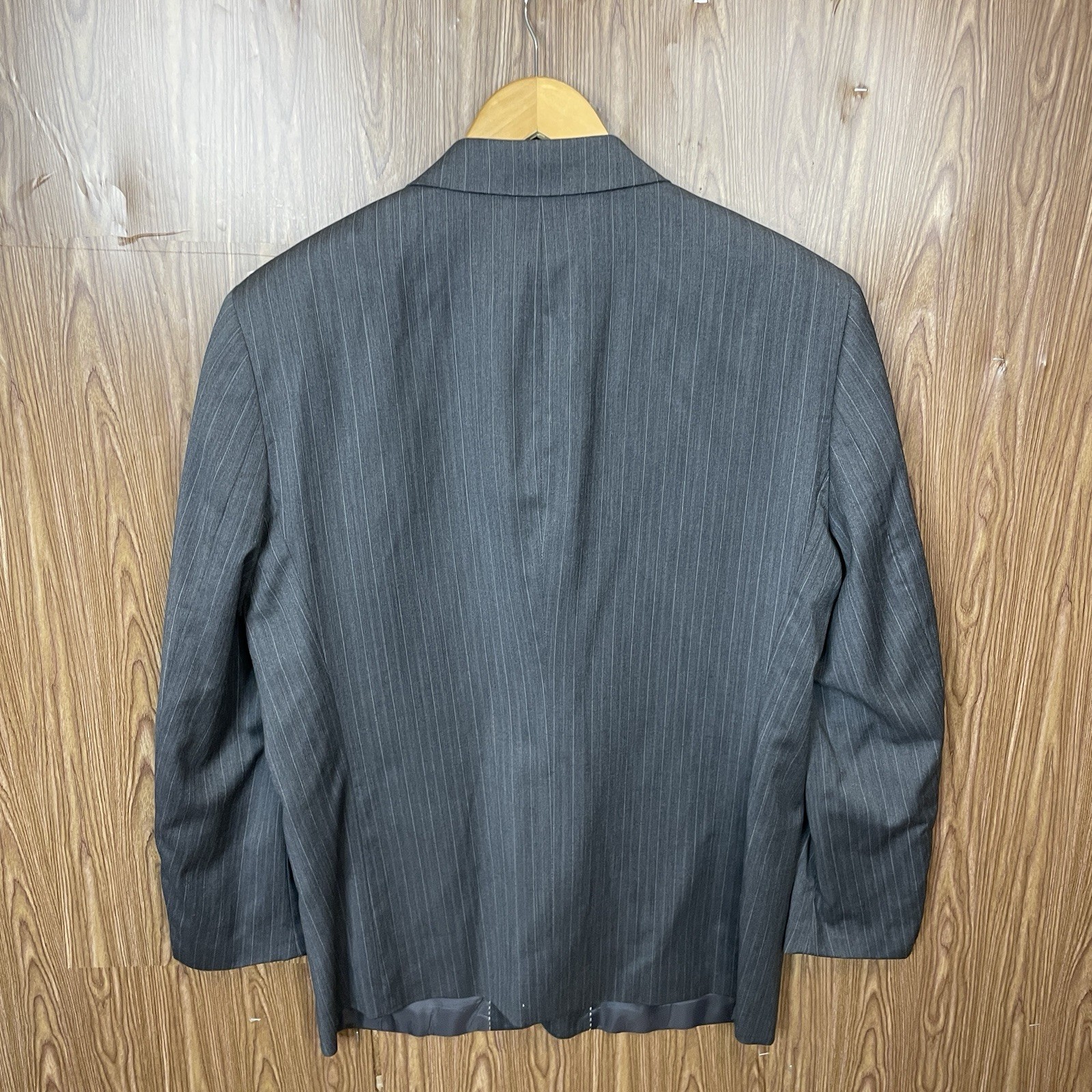 Lineage 2 Piece Suit Mens 44R 38x28 Gray Striped Wool Three Buttons Pants