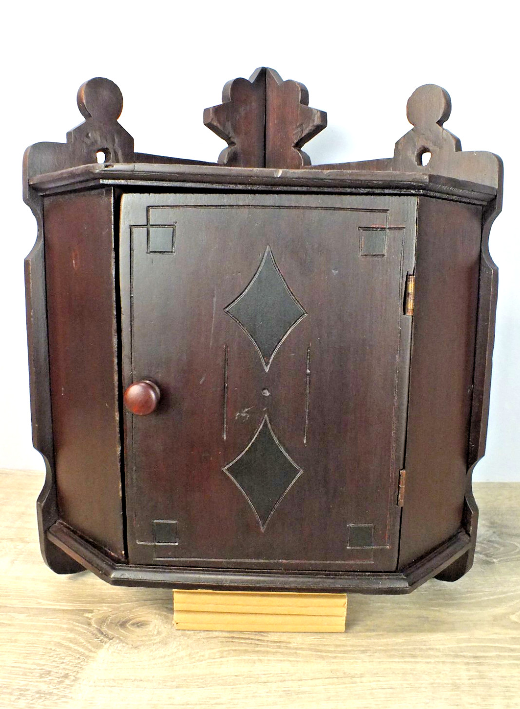 1800s Antique Wall Hung Corner Cabinet Dark Red Brown Finish w Black Highlights