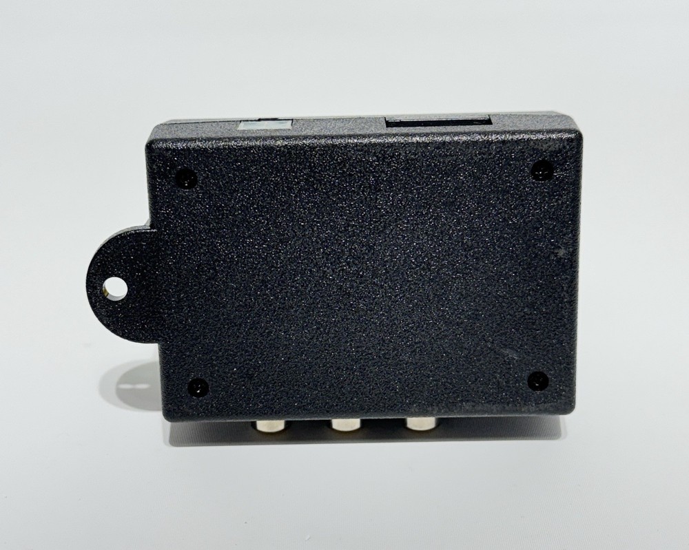 AD-6866 A/V Adapter Box