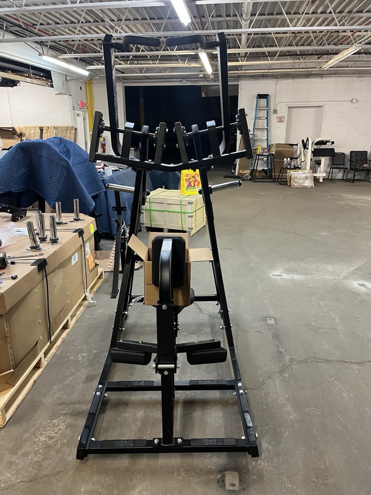 New Hammer Strength Plate-Loaded Iso-Lateral Front Lat Pulldown !