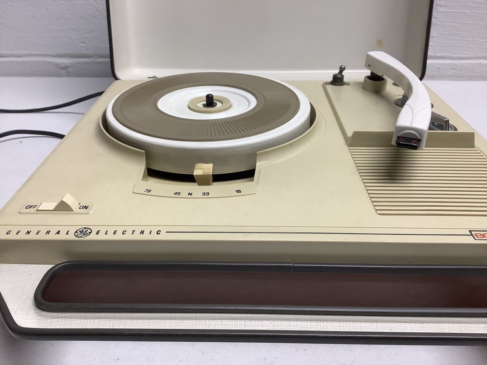 General Electric Transistor Solid State Record Player Vintage 4 Speed **READ**