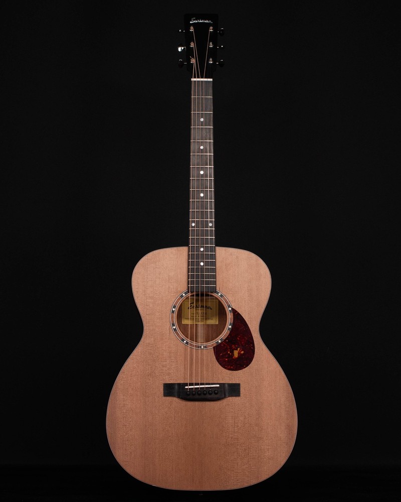 Eastman E2OM, Natural Cedar Top