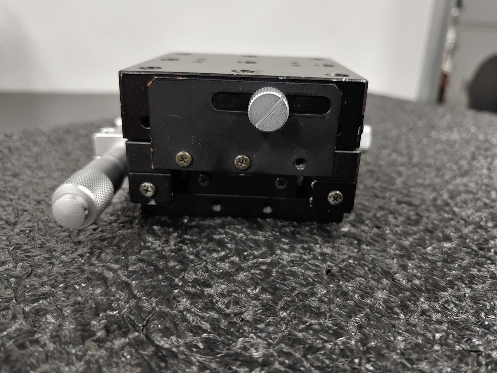 OPTOSIGMA XY Goniometer 2 Stage Table