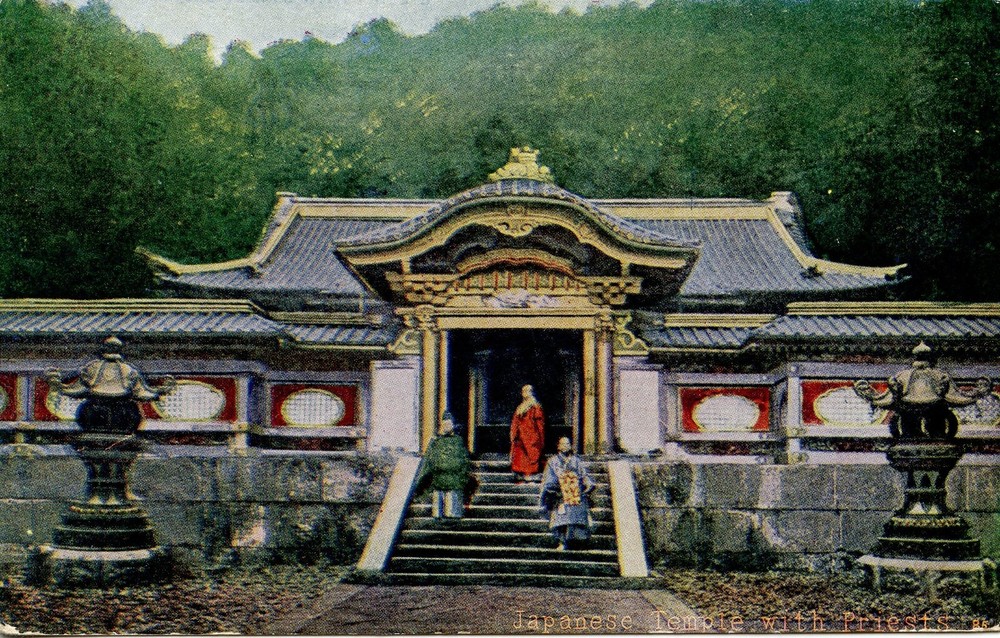 JAPANESE TEMPLE WITH PRIESTS - PC835