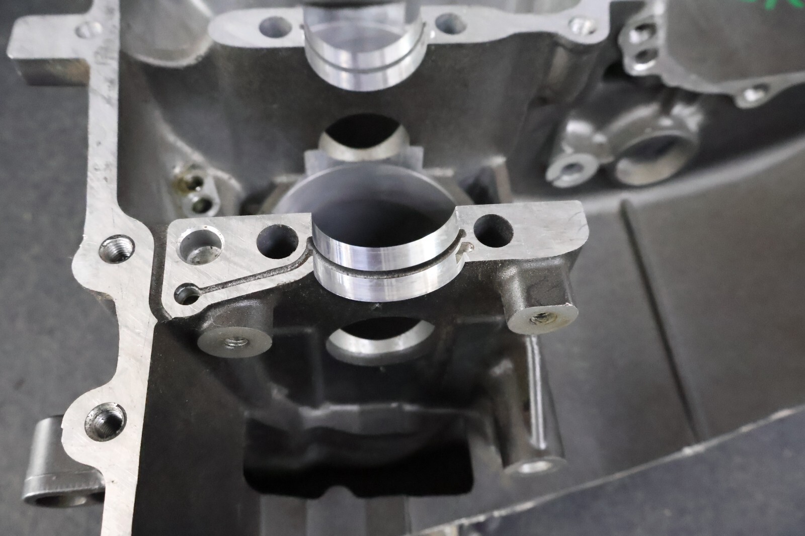 HONDA 2007 CBR1000RR CBR1000 ENGINE CYLINDER MOTOR BLOCK UPPER CRANKCASE