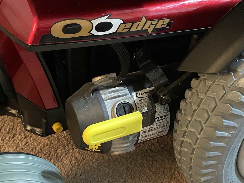 Quantum Q6 Edge REMOVABLE ARM REST .2 MILES ON UNIT