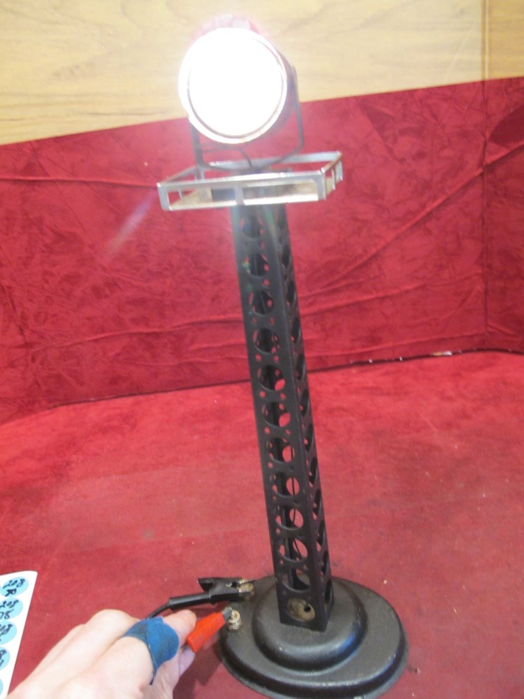 MARX O SINGLE HEAD FLOOD LIGHT TOWER.