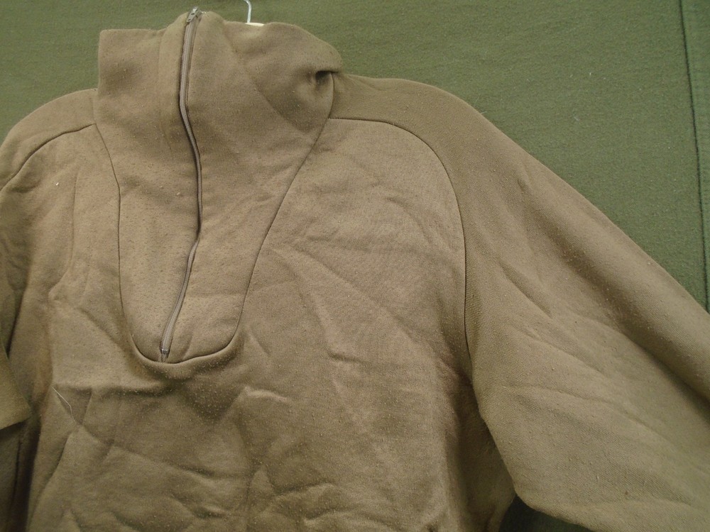 US Military Polypropylene Cold Weather Undershirt Polypro Size Medium 1997 295-C