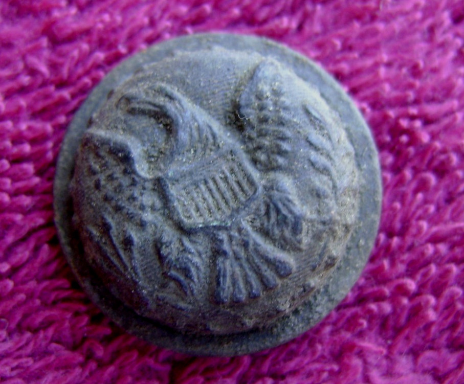 DUG UNION STAFF OFFICER & NEW YORK MILITIA OFFICER COAT BUTTONS (PORT HUDSON)