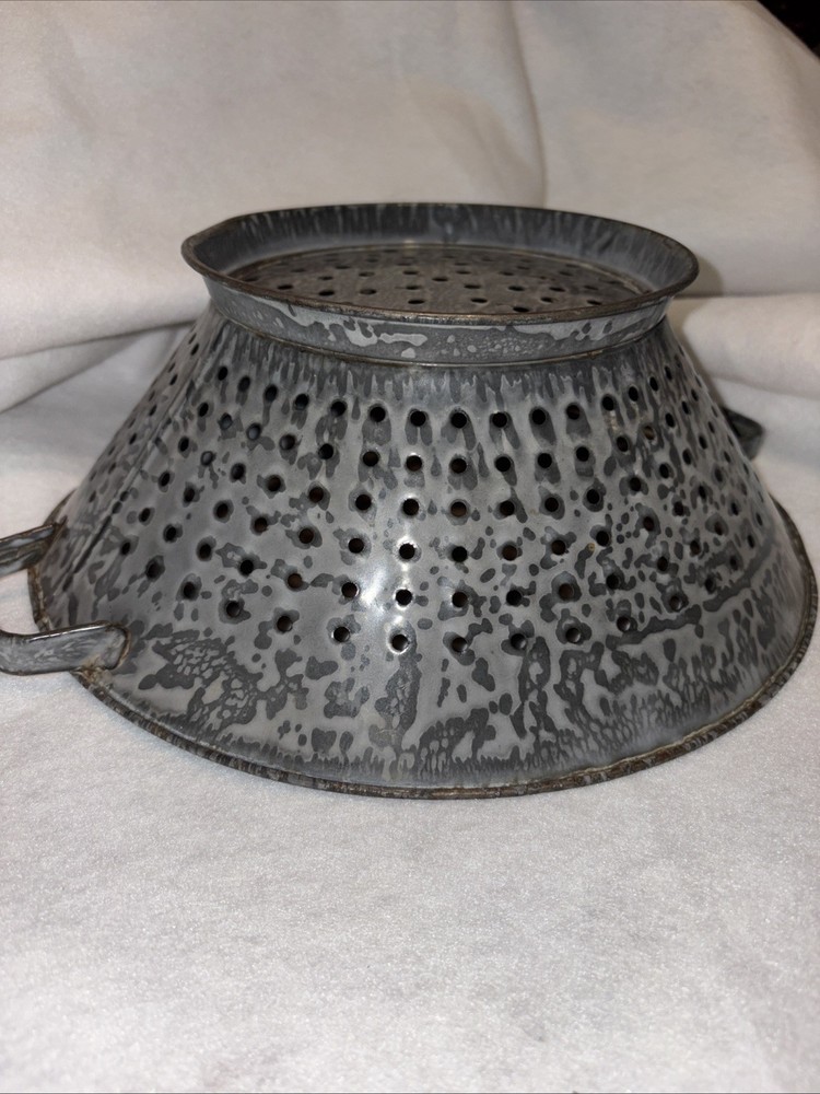 Antique Gray Graniteware Colander 11”