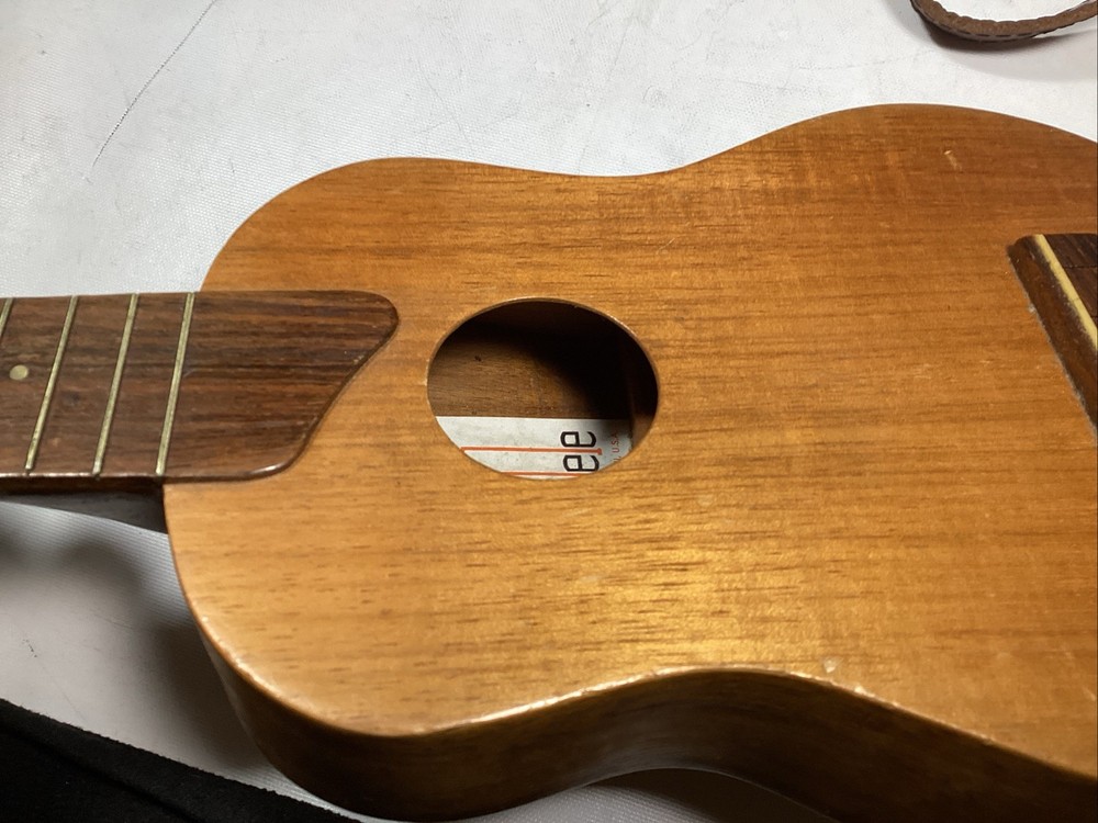 Vintage Kamaka Ukulele White Label