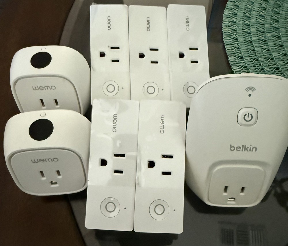 7  Wemo Smart Plugs And 1 Belkin Smart Plug Bundle