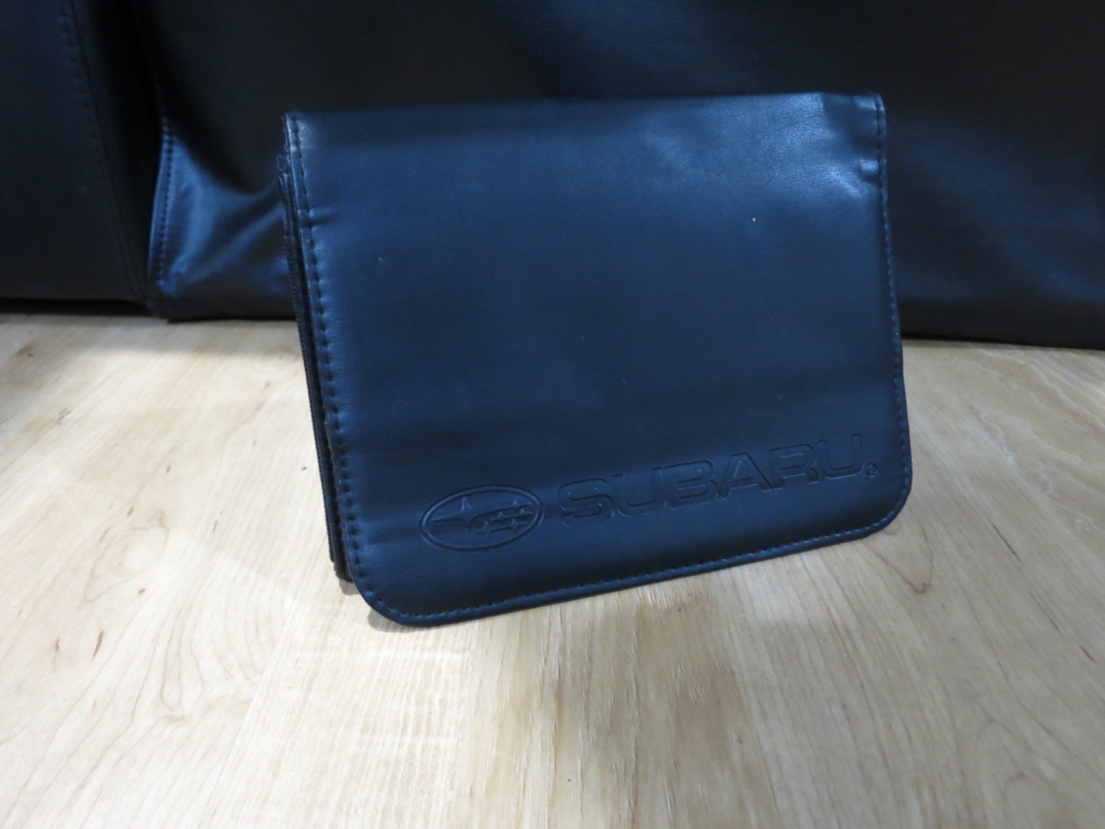 SUBARU  BLACK LEATHER  OWNERS MANUAL COVER CASE FORESTER OUTBACK ETC