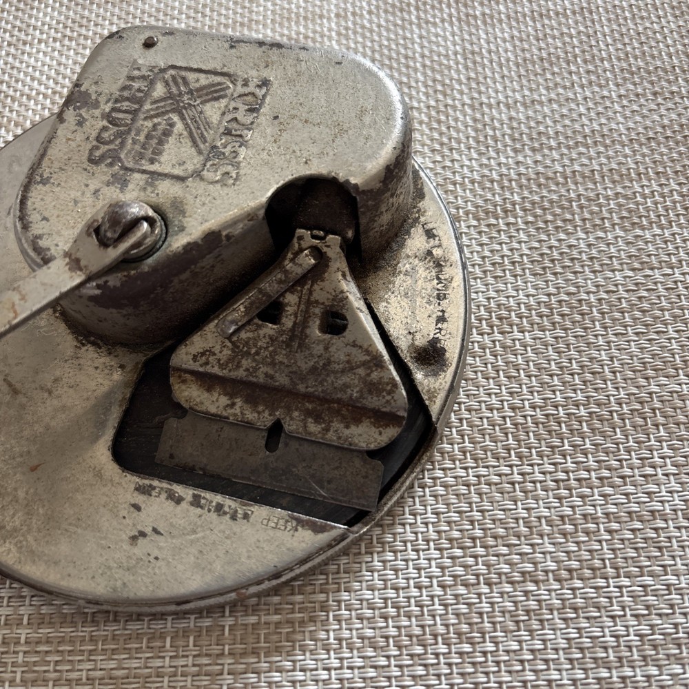 VINTAGE KRISS KROSS STROPPER RAZOR BLADE SHARPENER