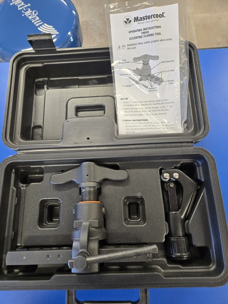MASTERCOOL ECCENTRIC FLARING TOOL W/TUBING CUTTER - 70060