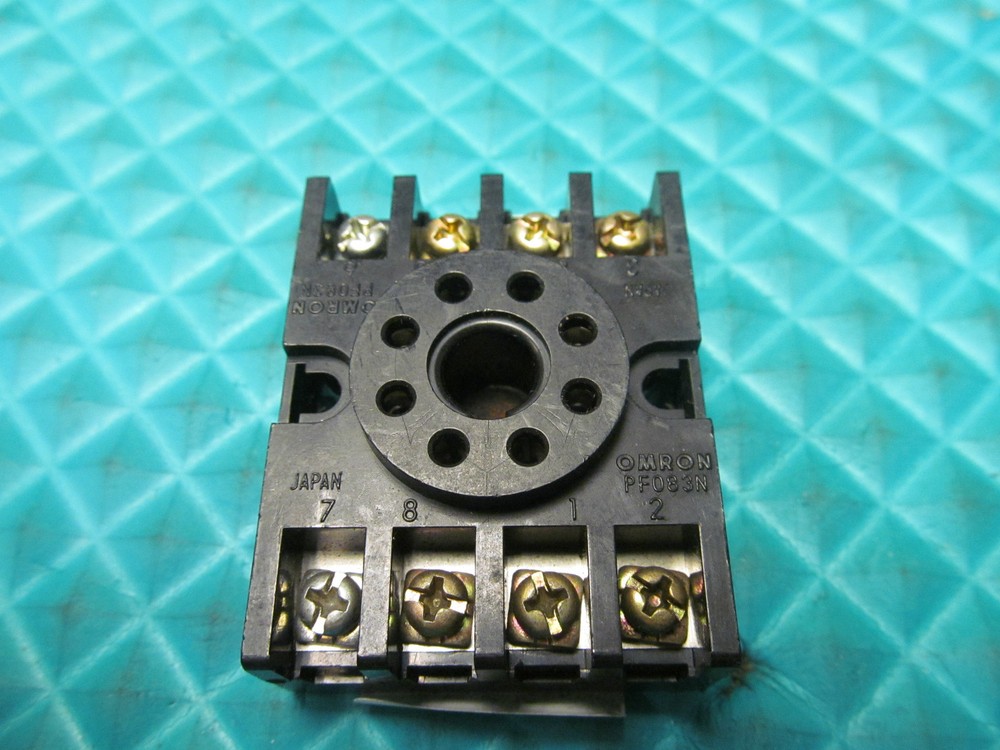 NEW Omron Relay Socket PF083N