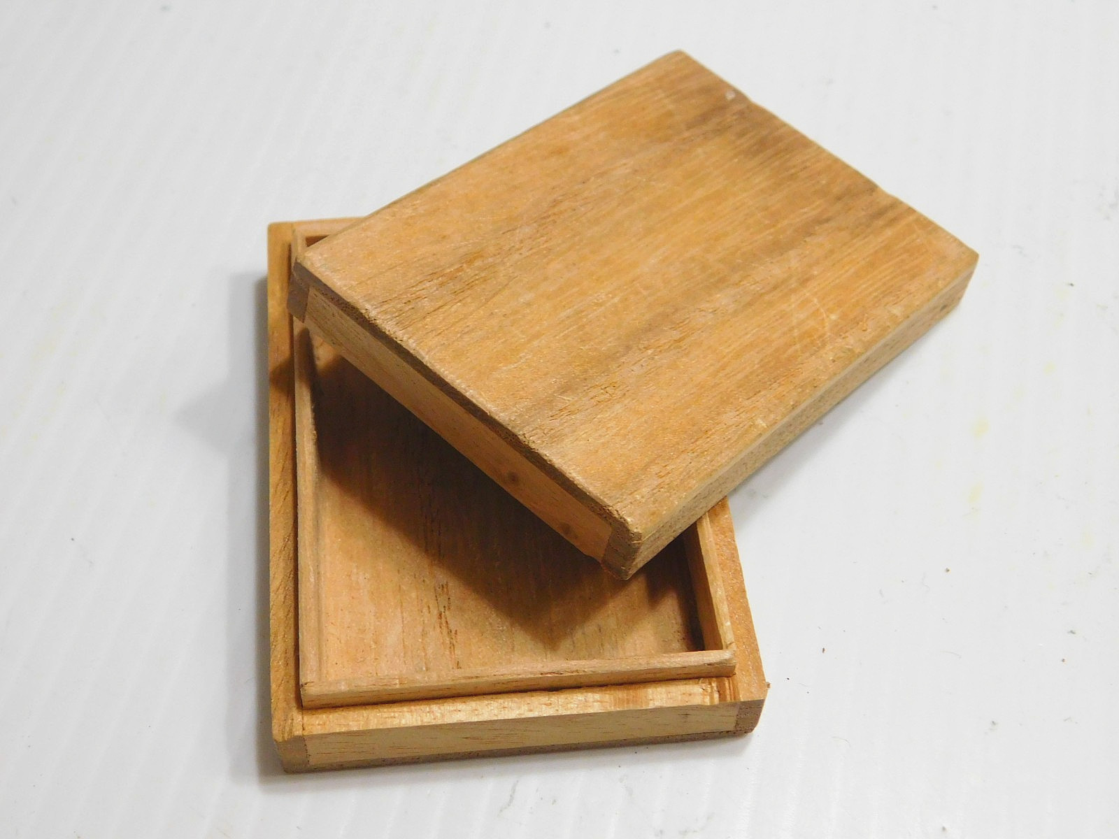 1940'S  JAPANESE 'SUZUKI SILVERSMITH" 950 SILVER INSIGNIA SANDAL WOOD BOX