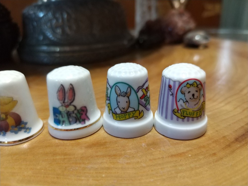 5 vintage 1980s Easter theme ceramic thimbles. Mixed lot.