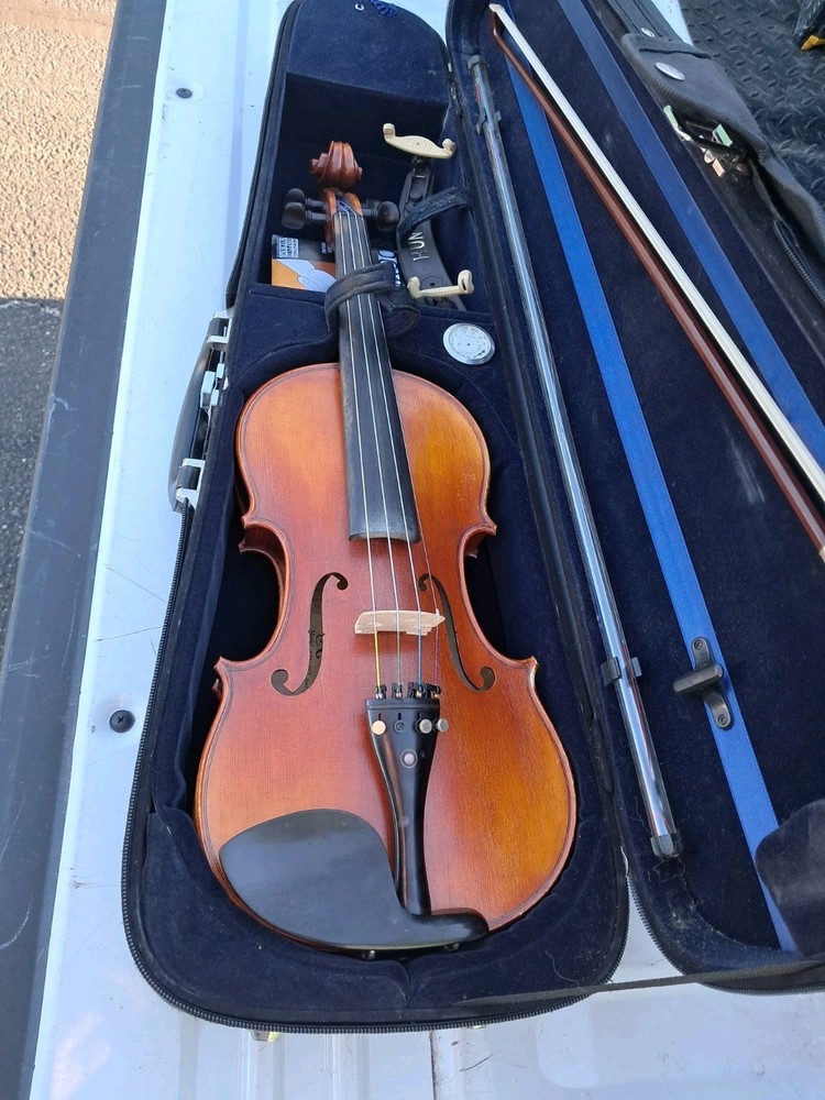 Amati Fine Instruments Violin Model AFV-017  4/4