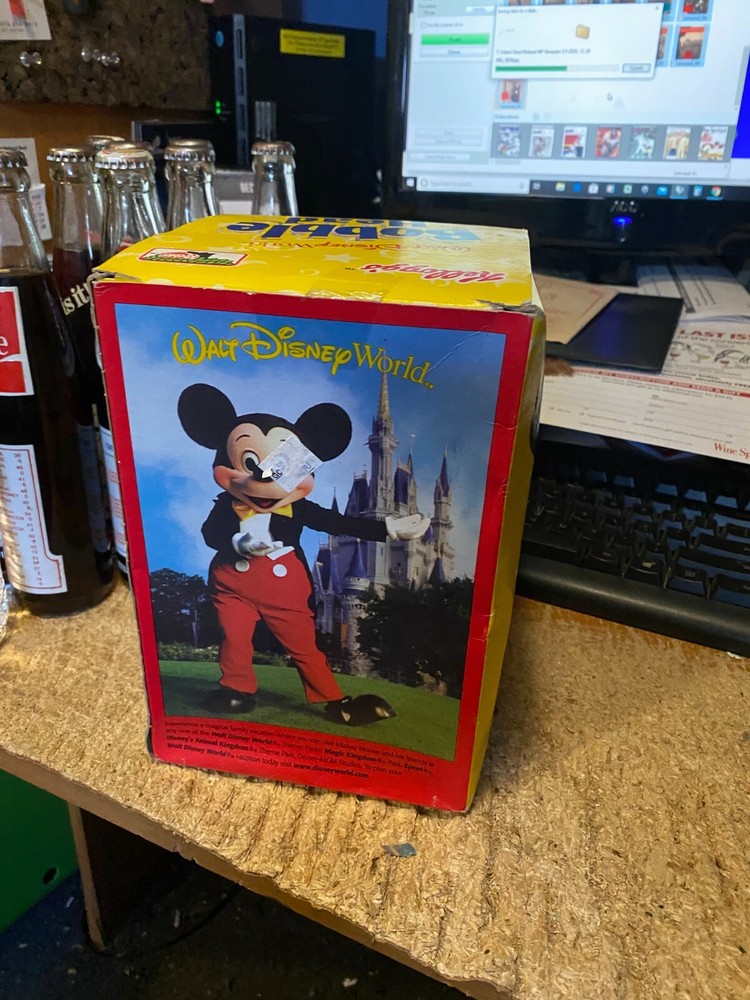 2002 MICKEY MOUSE--KELLOG'S--WALT DISNEY WORLD---BOBBLEHEAD