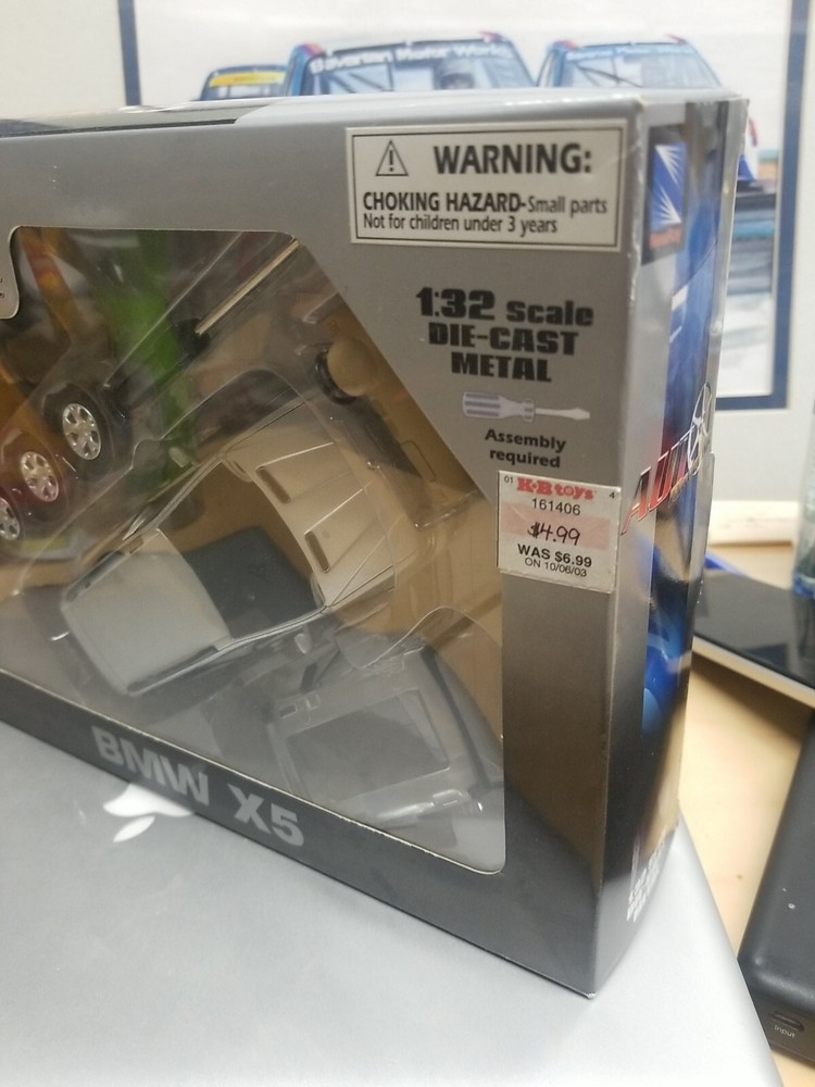BMW x5 aut model kit 1:32 scale